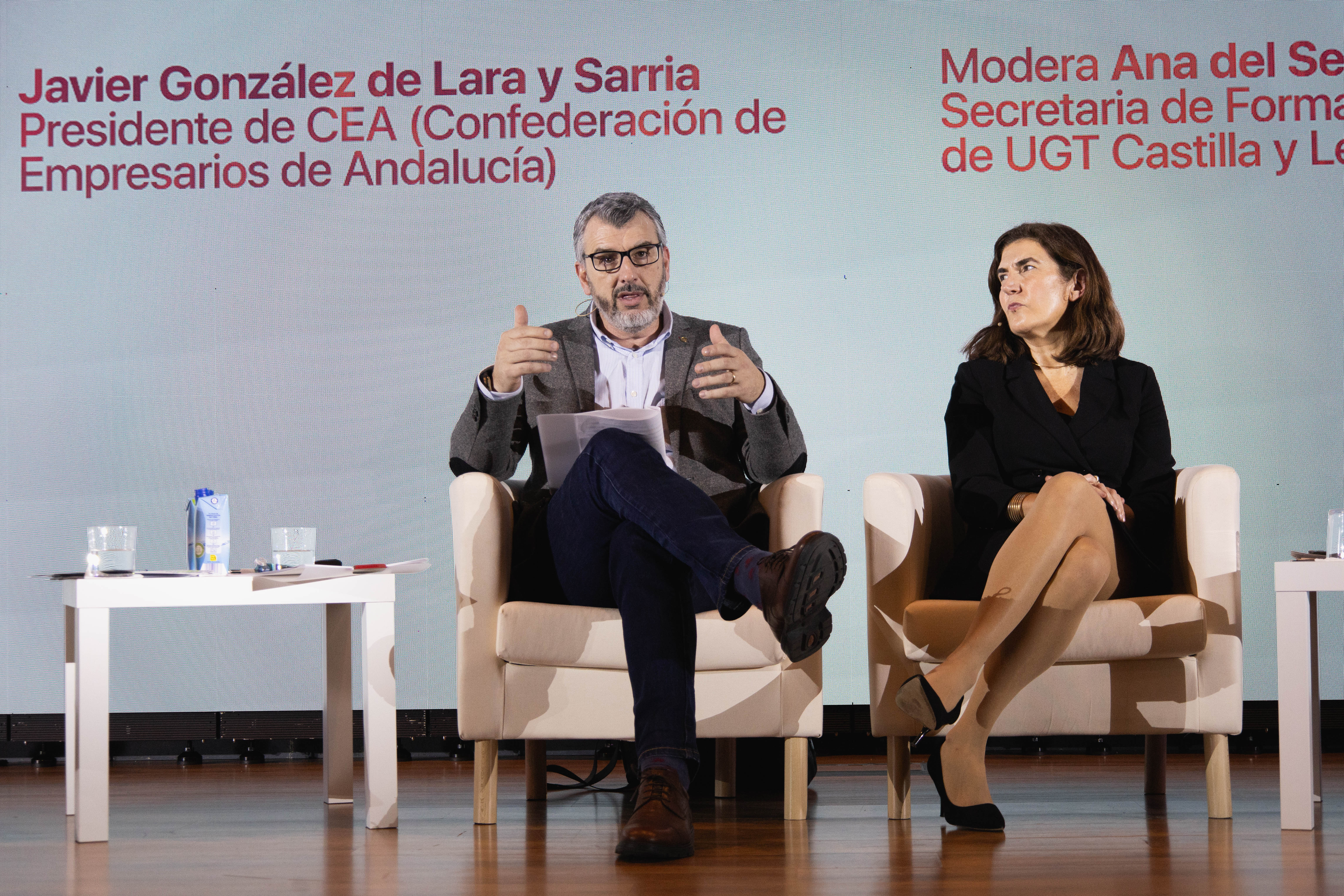 Óskar Martín, secretario general de UGT-Andalucía, participa en la mesa