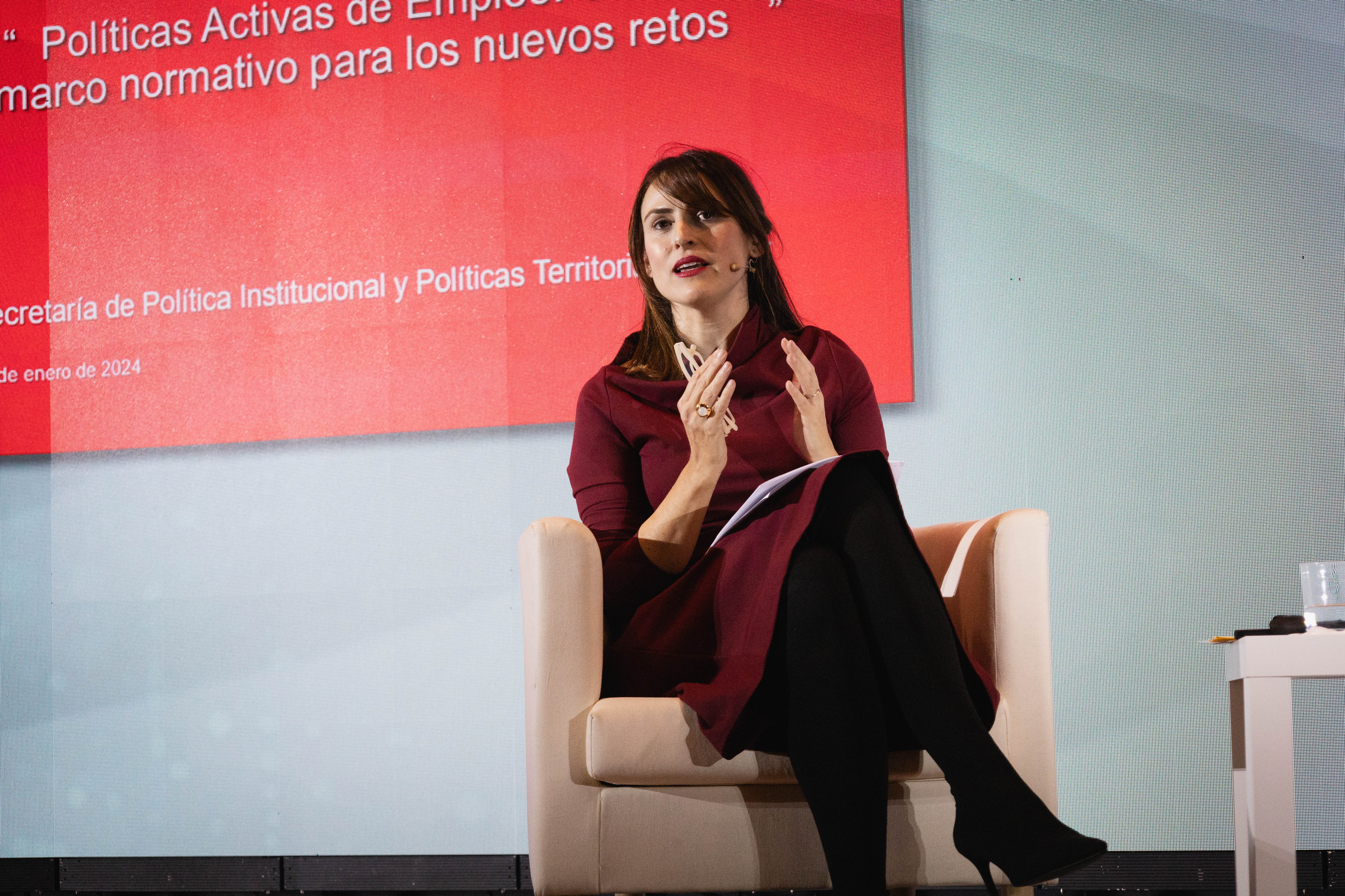Cristina Estévez, secretaria de Política Institucional y Políticas Territoriales de UGT, también interviene