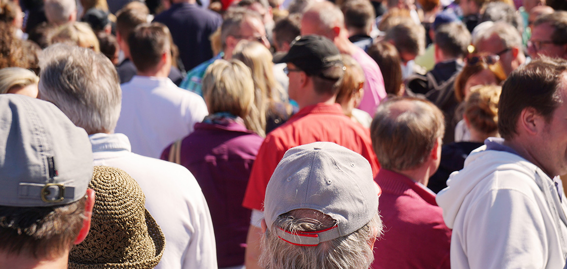 Gente paseando por la calle