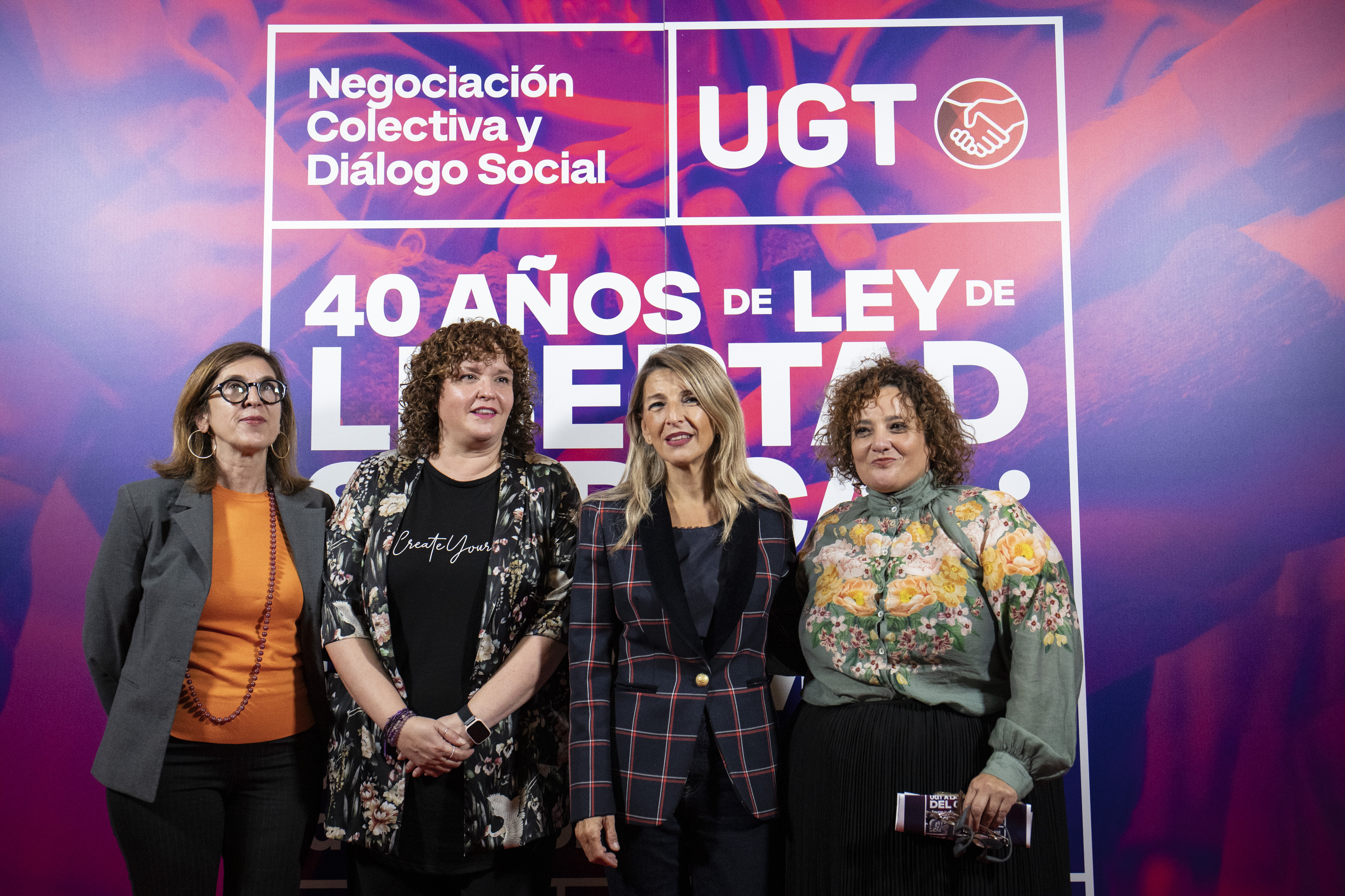 La vicesecretaria general de UGT Lola Navarro; la secretaria general de UGT Madrid Susana Huertas, la vicepresidenta segunda y ministra de Trabajo Yolanda Díaz, y la secretaria de Salud Laboral de UGT Patricia Ruiz 