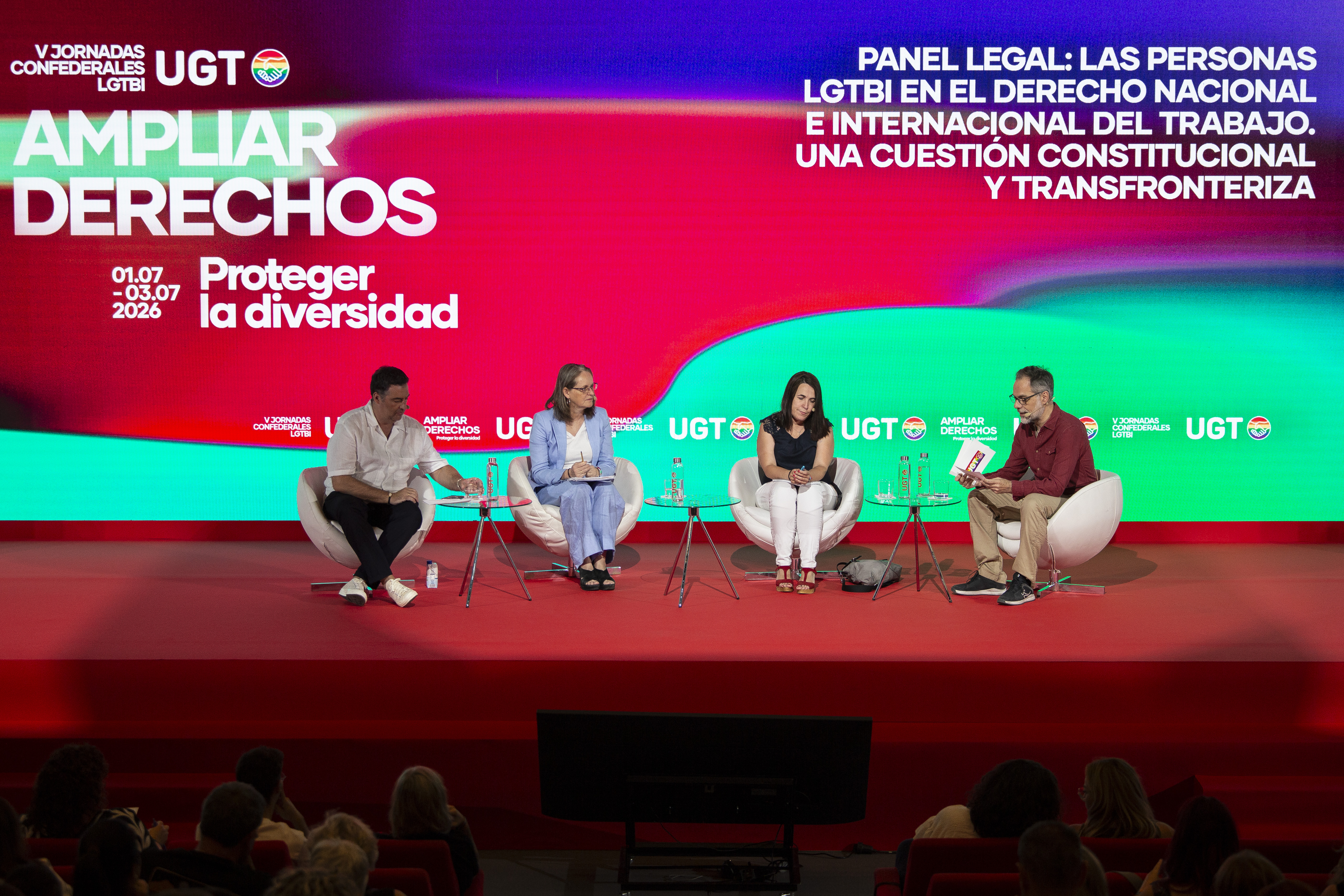 18. Arranca el segundo día de las jornadas con Panel legal: Las personas LGTBI en el derecho nacional e internacional del trabajo. Una cuestión constitucional y transfronteriza.  Con David Diego, jefe de Servicios Jurídicos de UGT Asturias; Alicia Rivas Vañó, profesora del Área de Derecho Constitucional de la Universidad Pablo de Olavide; Patricia Nieto Rojas, profesora de Derecho del Trabajo en la UNED y Juan Carlos Villalón, Abogado de UGT.
