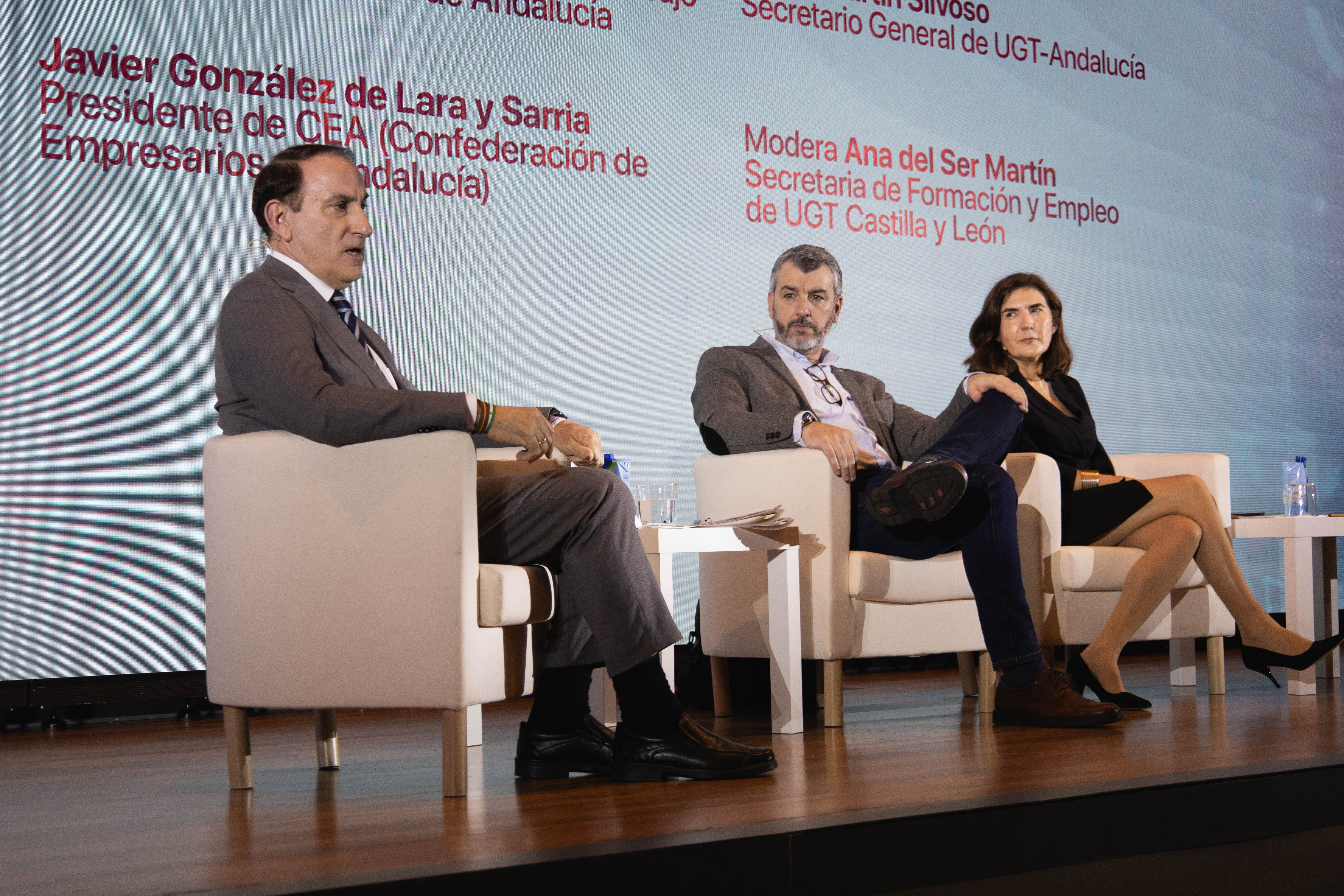 Javier González de Lara, presidente de la CEA, participa en la mesa