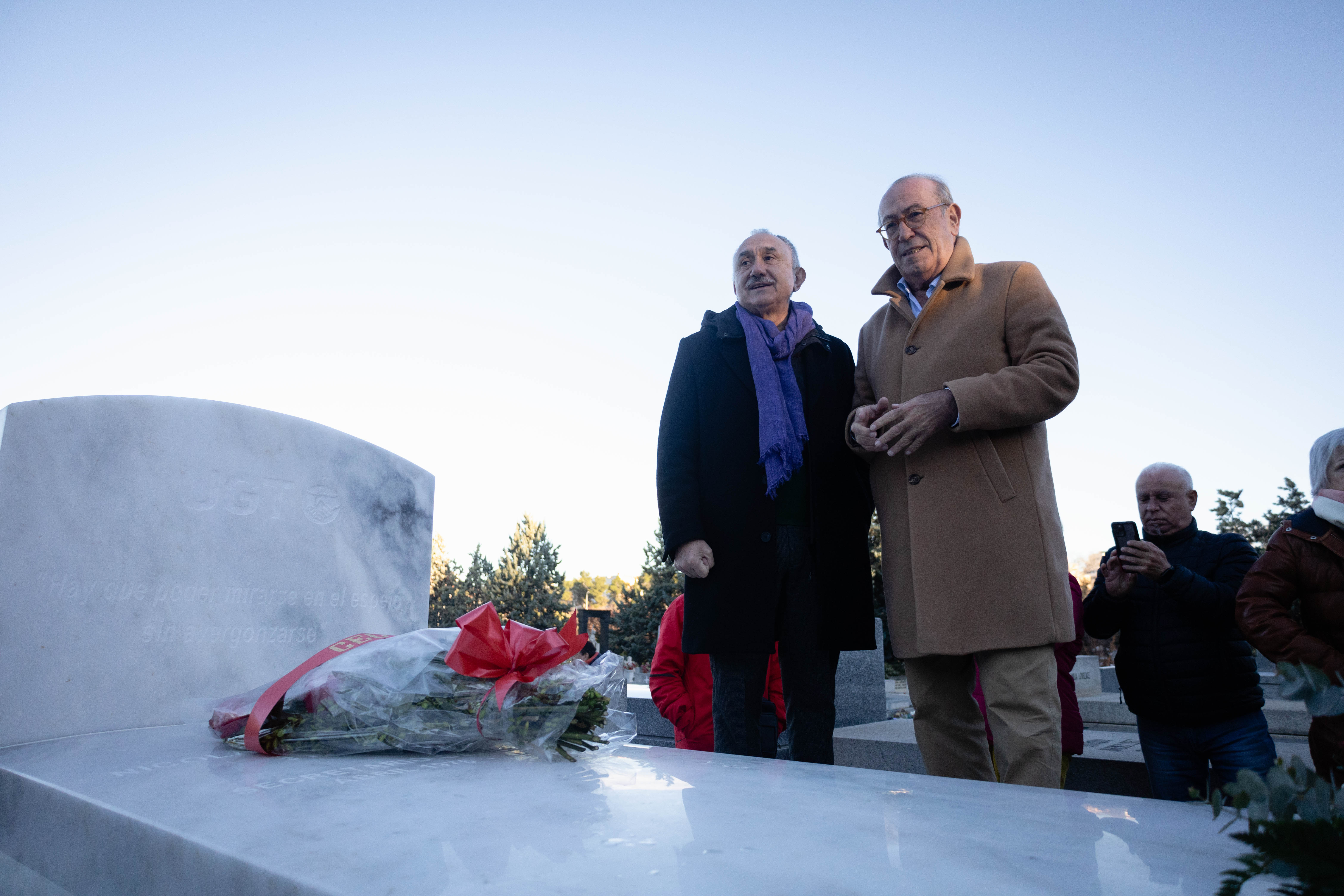 Álvarez y Redondo Terreros en el cementerio