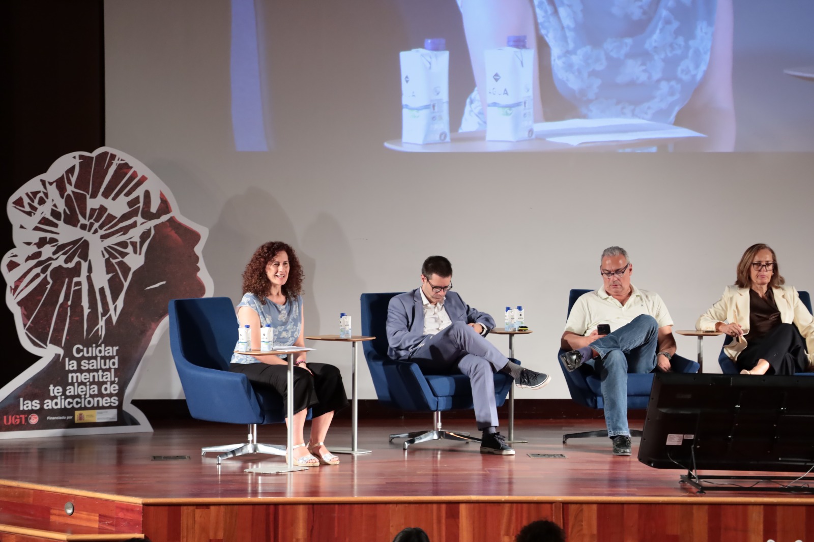 5. Mesa 'Proteger la salud mental, un riesgo mortal'. De izq. a dcha. Guadalupe Naranjo. Psicóloga Técnica del Servicio de Ajuste Personal y Social de Mitie; Adrián Todolí Signes. Catedrático de Derecho del Trabajo Universitat de València; José María Cobano Núñez. Sº federal de Salud Laboral y Medioambiente de UGT Servicios Públicos y Mª Jesús Otero Aparicio. Jefa de Unidad Técnica de Psicosociología del Instituto Nacional de Seguridad y Salud en el Trabajo.