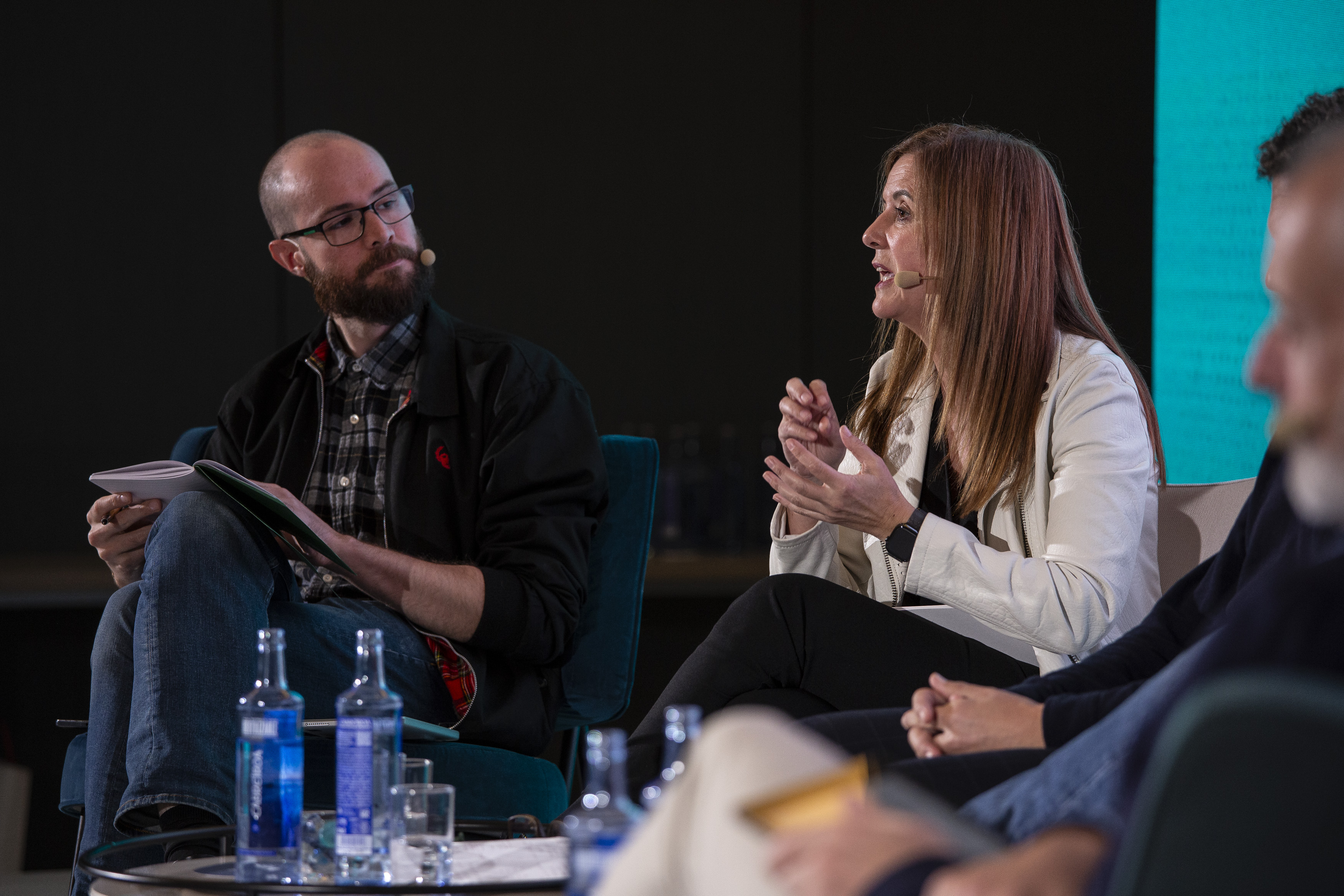 El responsable de proyectos de edificación ECODES Javier Tobías y Maribel Vergara