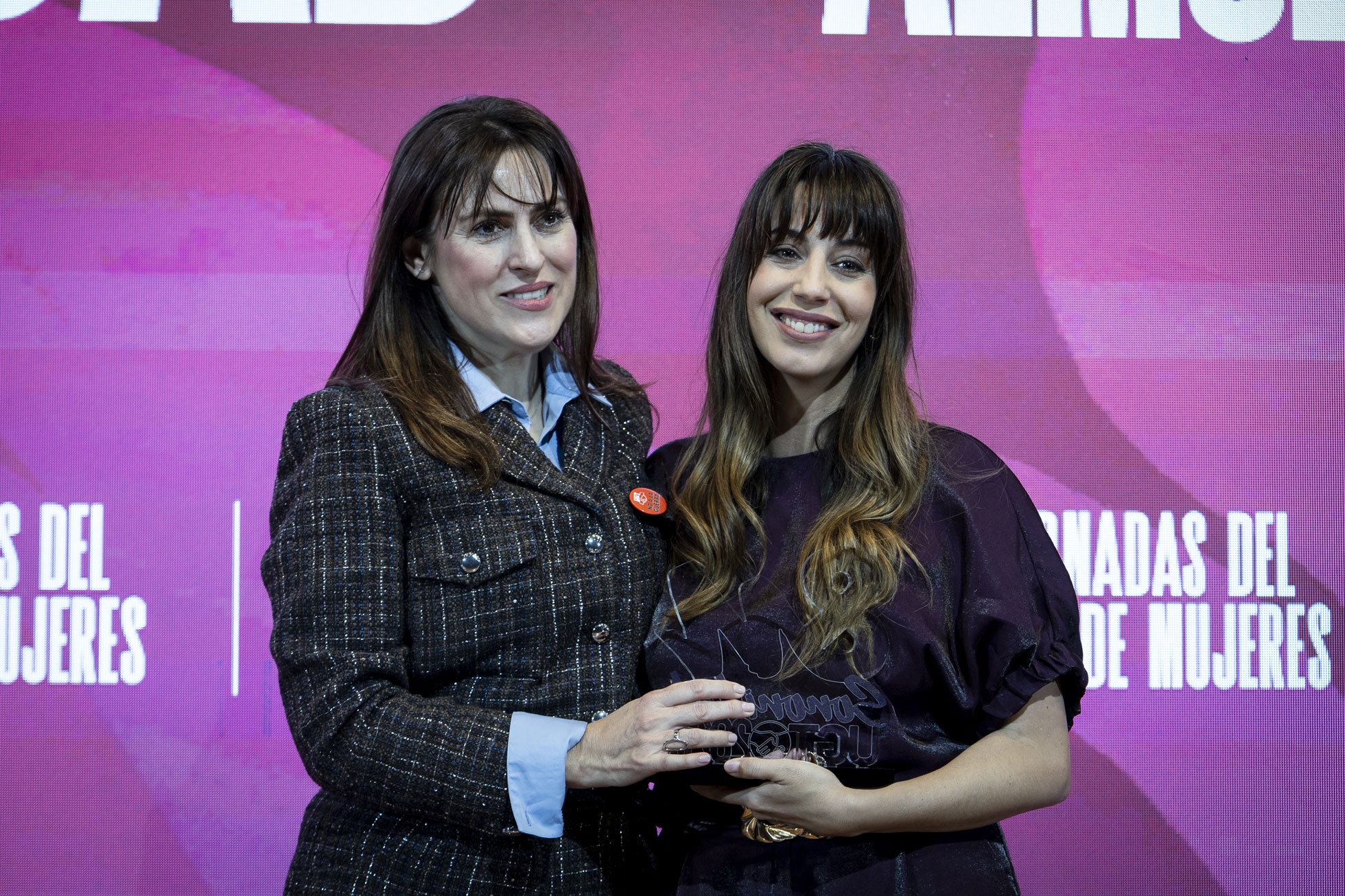 Cristina Estévez entrega el Premio Sororidad Deporte a Almudena Cid