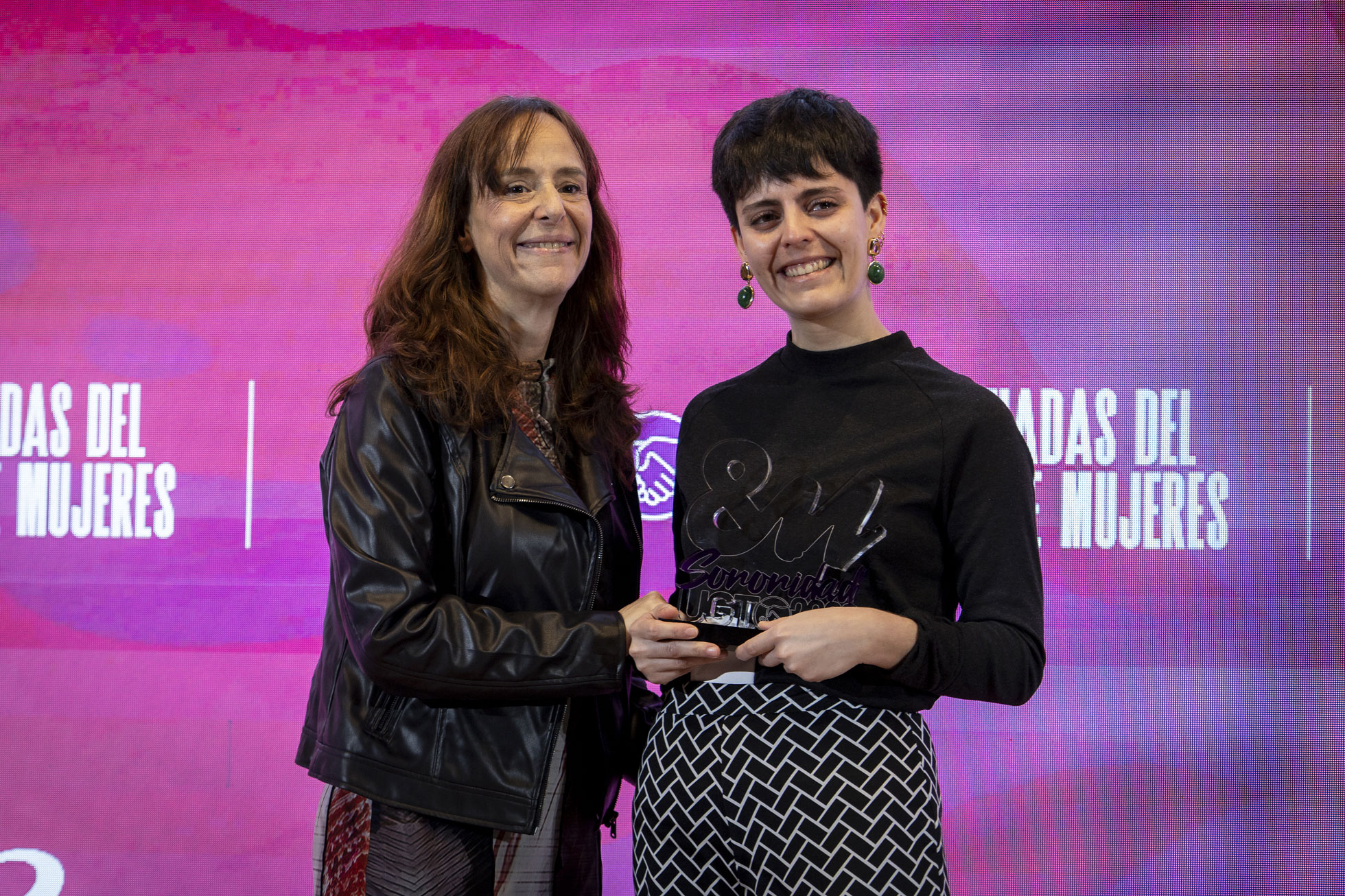 Olimpia del Águila entrega el Premio Sororidad Cultura a 'La Trastienda de de Pérgamo'