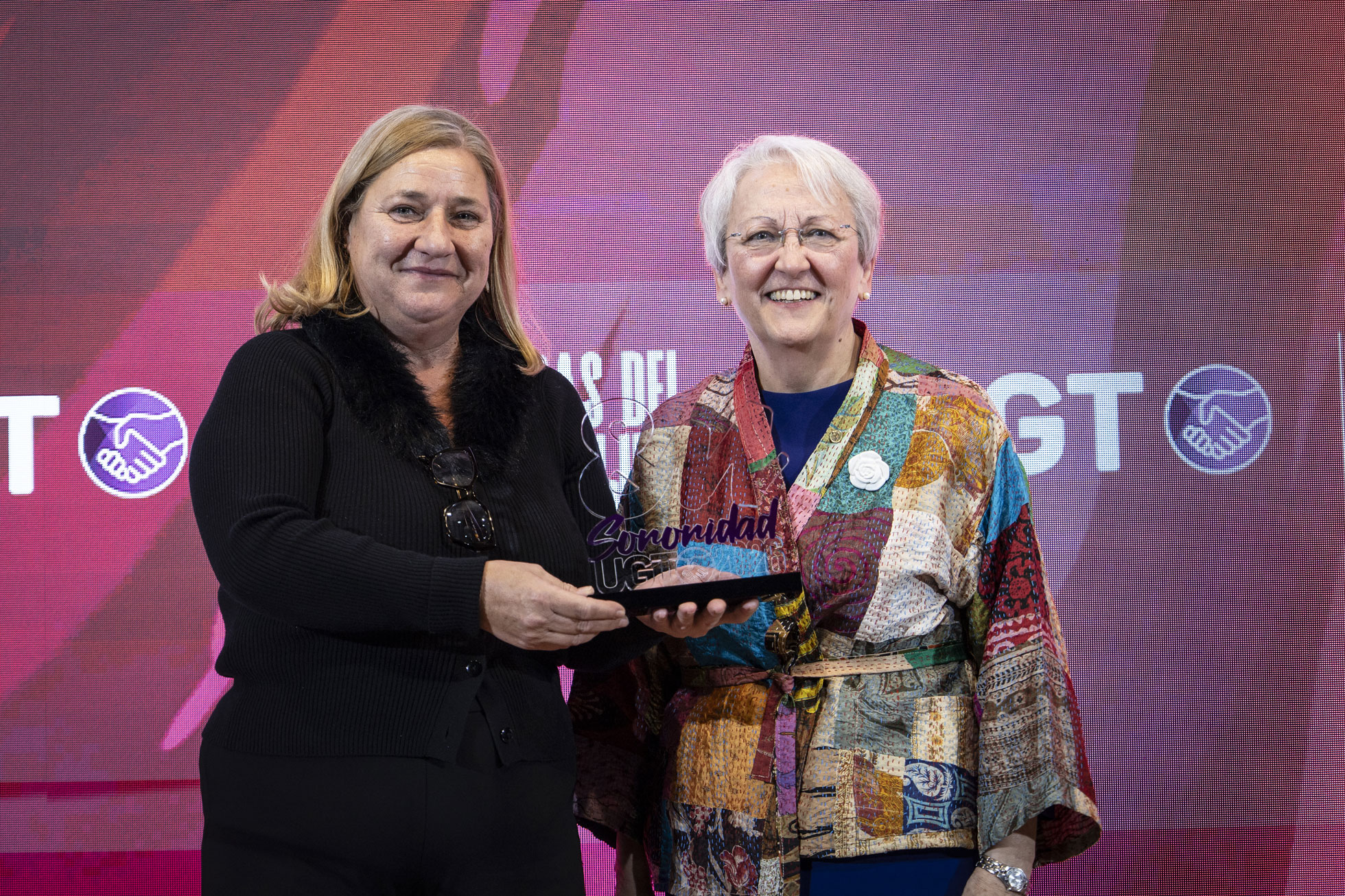 Fátima Gallardo entrega el Premio Sororidad FICA-UGT a Matilde Fernández Sanz