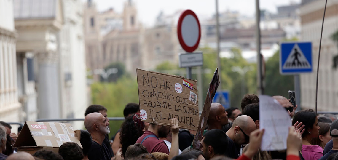 Cartel por el derecho a la vivienda