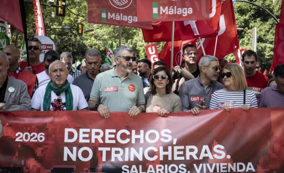 Pepe Álvarez, Oskar Martín, Lola Navarro, Antonio González y MªCarmen Barrera en la cabecera de la manifestación